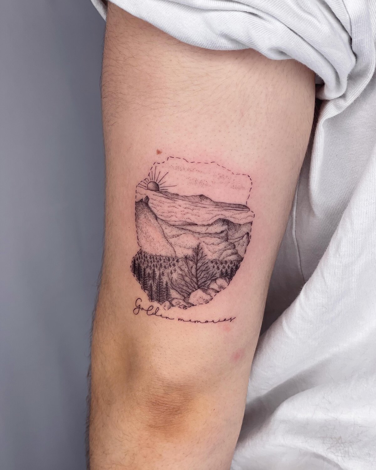 Tatouage paysage en micro réalisme par Lotty
